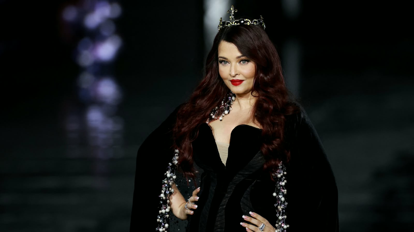 aishwarya-rai-dazzles-paris-fashion-week