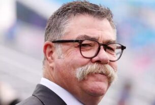 sports-cricket-australia-david-boon-chair