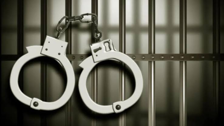 women-arrested-for-duping-peop