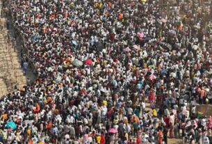 up-huge-crowds-turn-mega-air-show