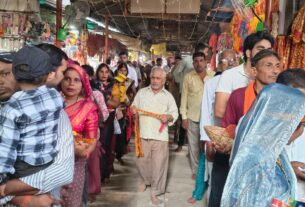 devotees-flock-sheetla-chaukiy