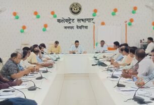 deoria-dm-takes-a-tough-stanc