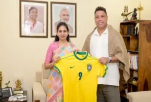 sports-football-khadse-meets-ronaldo-nazario